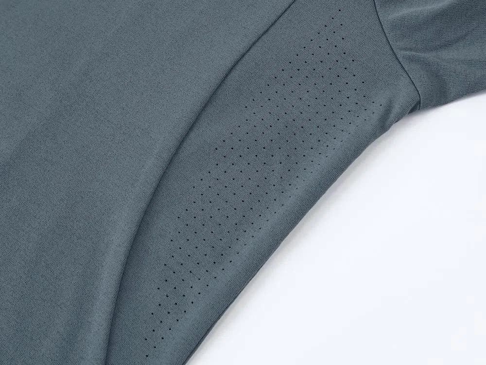 DG-81011 · Short-Sleeve Crew-Neck · Real product view 05