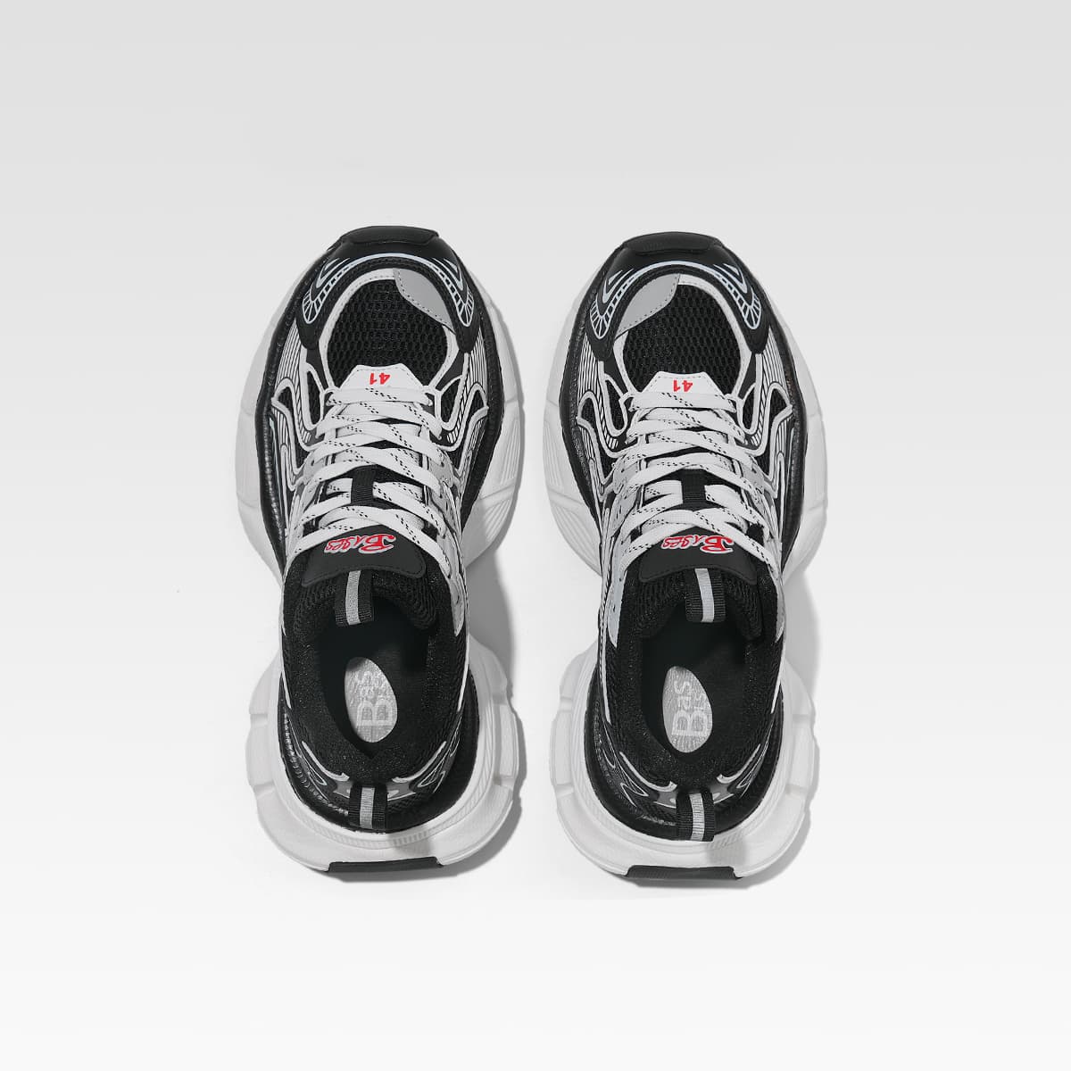 8832 · Black / White · Real view 06