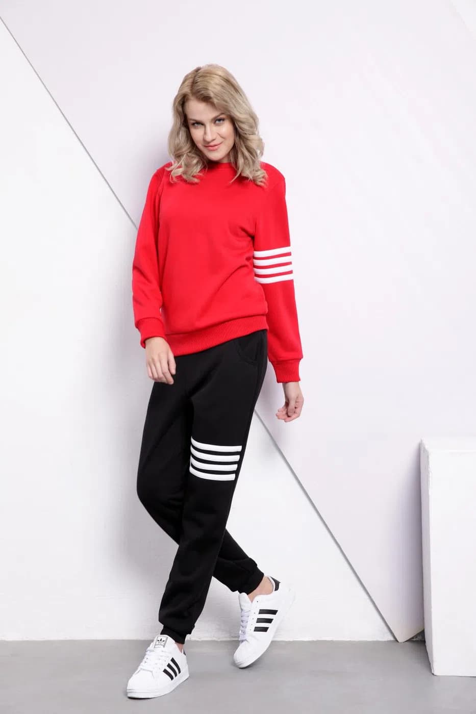 DG-781 · Crew-Neck Sweatshirt · Real product view 01